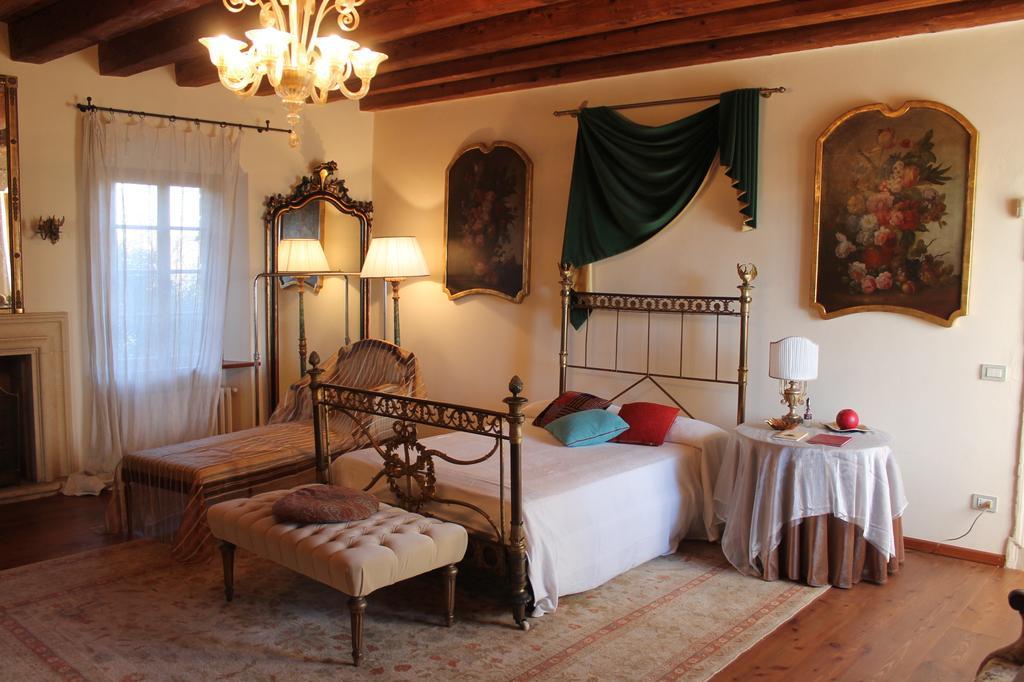 Villa Relais Manerba Monzambano Quarto foto